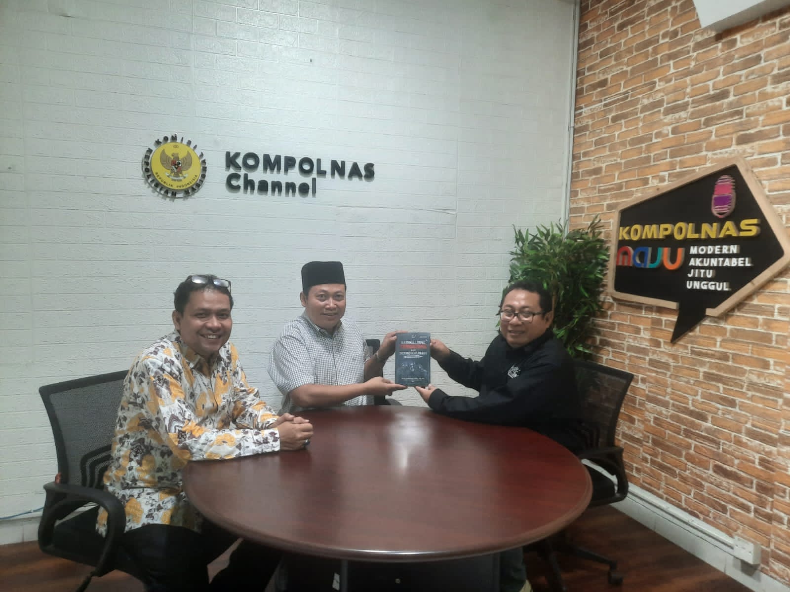 Hendra J Kede.